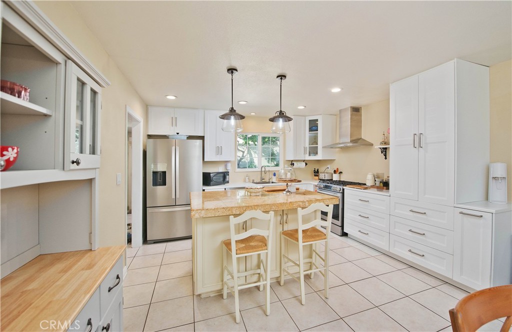 1546 Deodora Street Property Photo 6