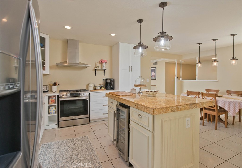1546 Deodora Street Property Photo 8