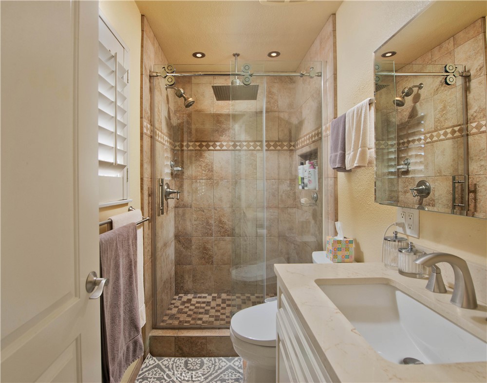1546 Deodora Street Property Photo 11