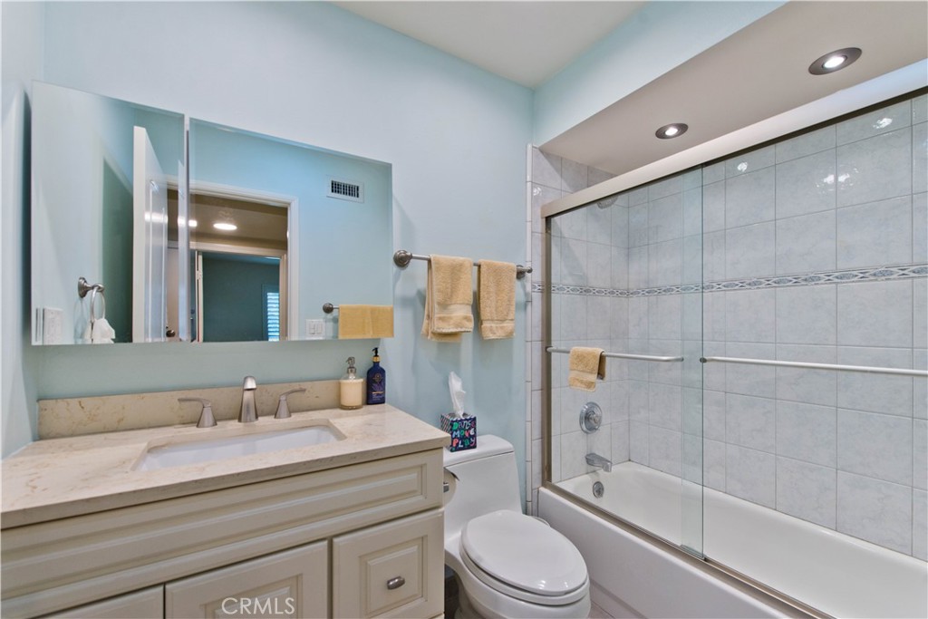 1546 Deodora Street Property Photo 15