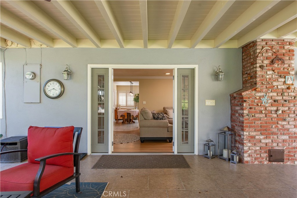 1546 Deodora Street Property Photo 18