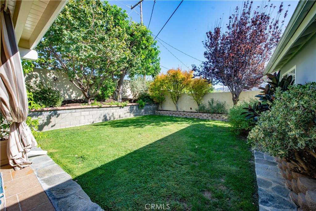 1546 Deodora Street Property Photo 23