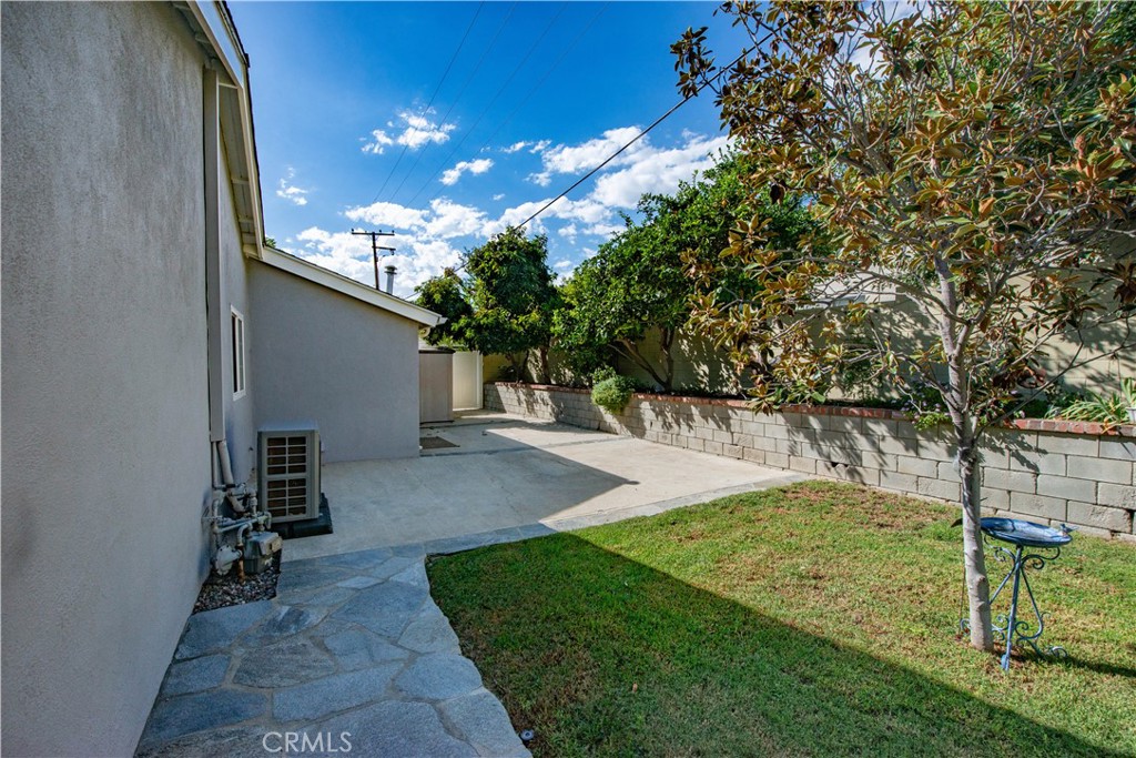 1546 Deodora Street Property Photo 28