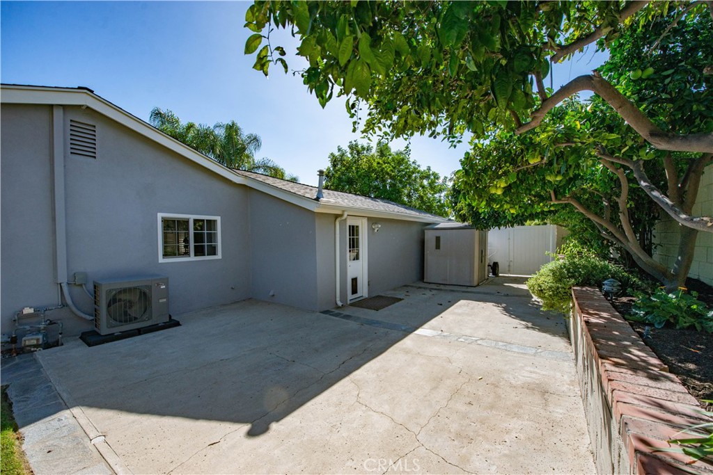 1546 Deodora Street Property Photo 29