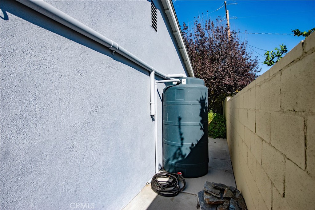 1546 Deodora Street Property Photo 31