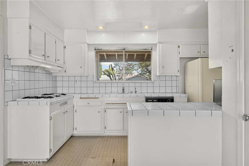 9501 Lubao Avenue Property Photo 8