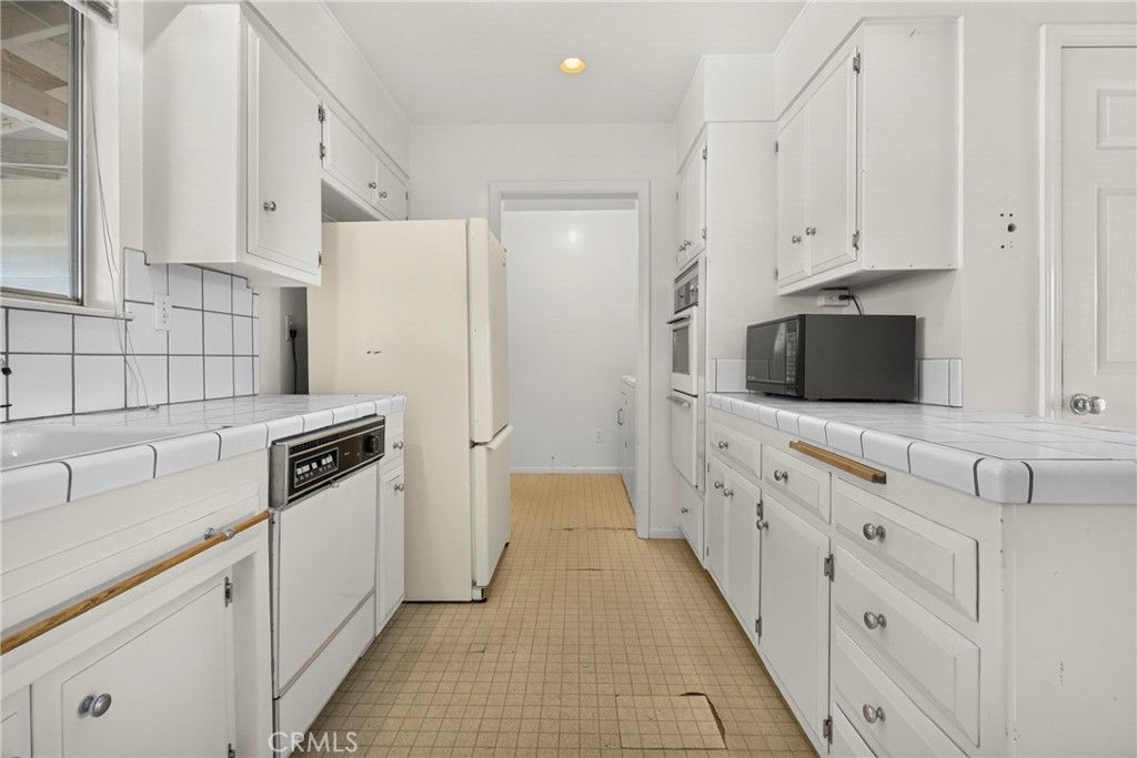 9501 Lubao Avenue Property Photo 10