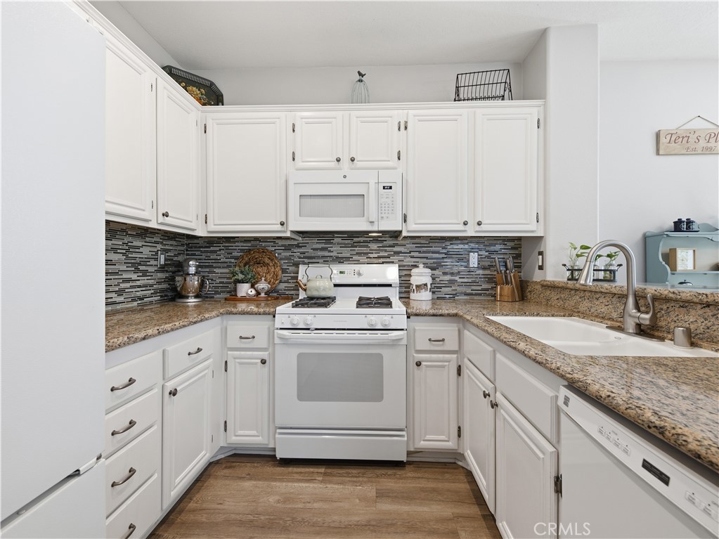 23653 Silverhawk Property Photo 8