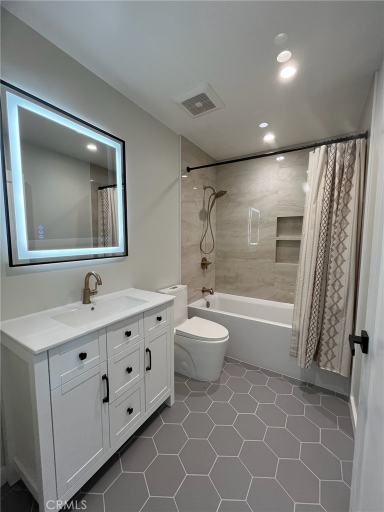 25240 Everett Drive 1/2 Property Photo 6