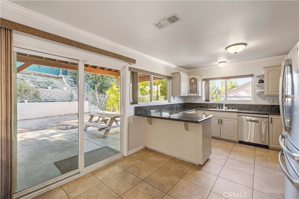 18740 Vicci Street Property Photo 9