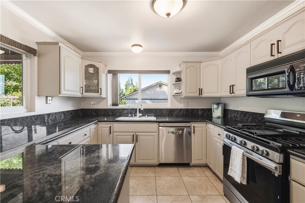 18740 Vicci Street Property Photo 10
