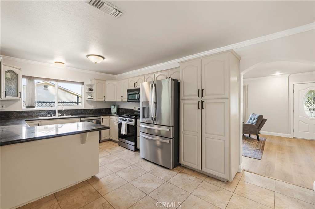 18740 Vicci Street Property Photo 13