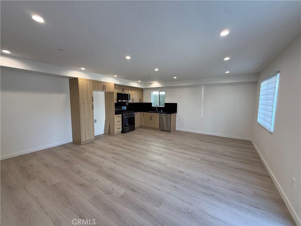 6545 Satsuma Avenue Property Photo 3