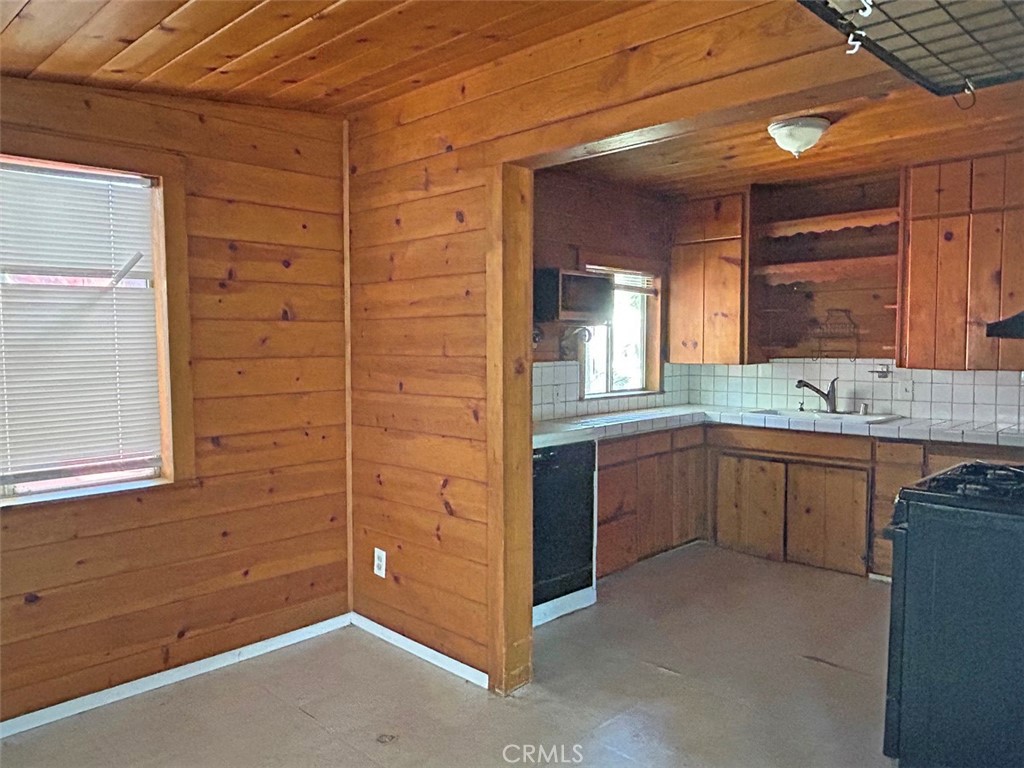 18224 Devere Court Property Photo 5