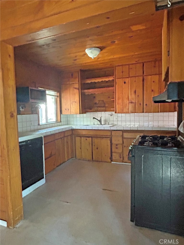 18224 Devere Court Property Photo 6