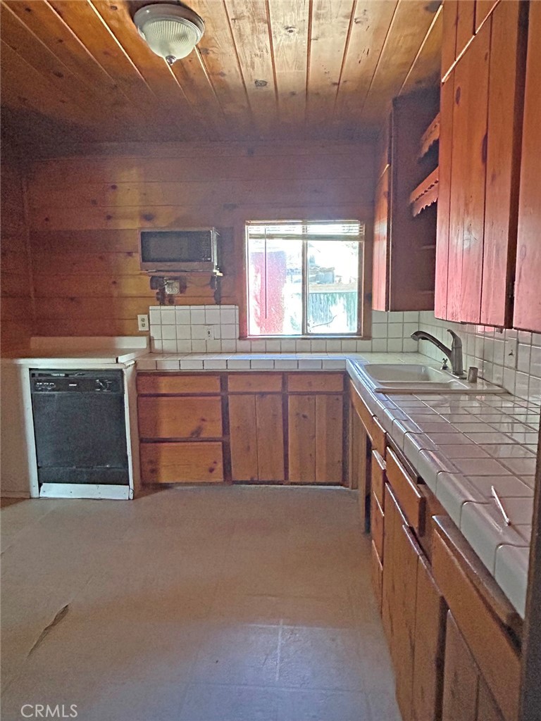 18224 Devere Court Property Photo 7