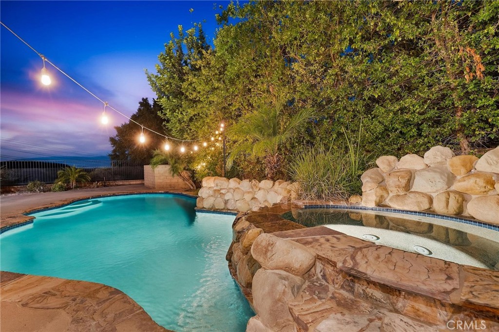 27121 Rosewood Court Property Photo 4