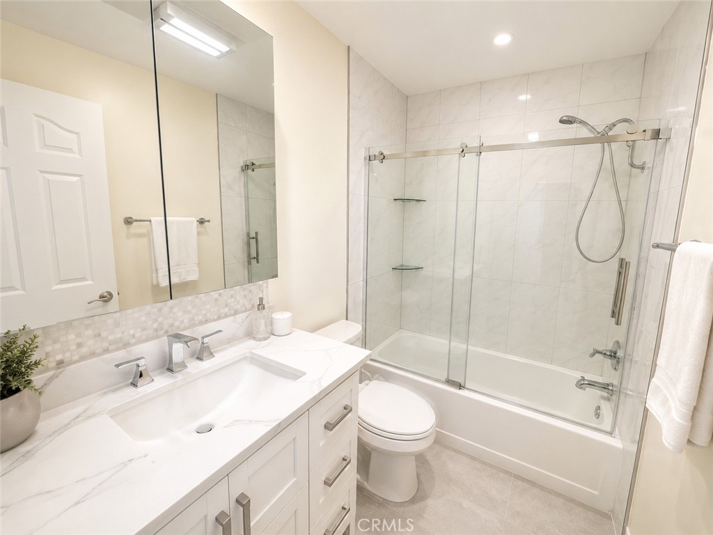 5009 Woodman 202 Property Photo 3