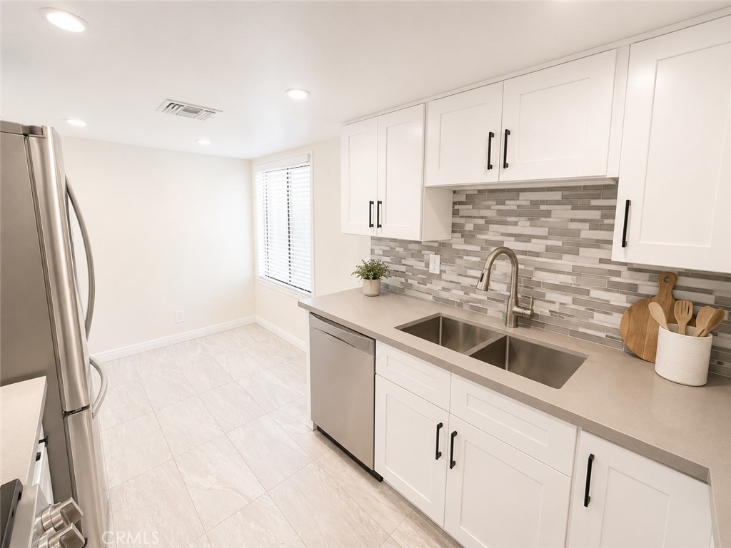 5009 Woodman 202 Property Photo 5