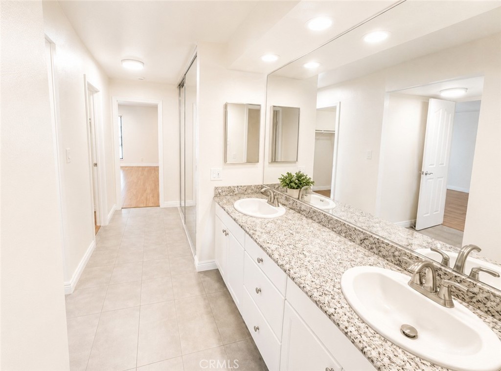 5009 Woodman 202 Property Photo 9