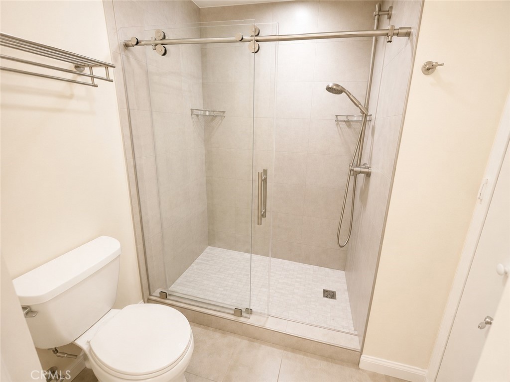 5009 Woodman 202 Property Photo 10