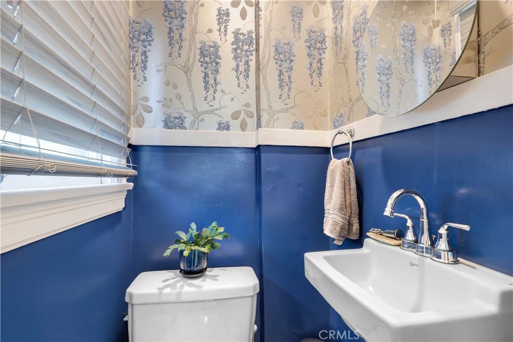 1569 S Orange Grove Avenue Property Photo 14