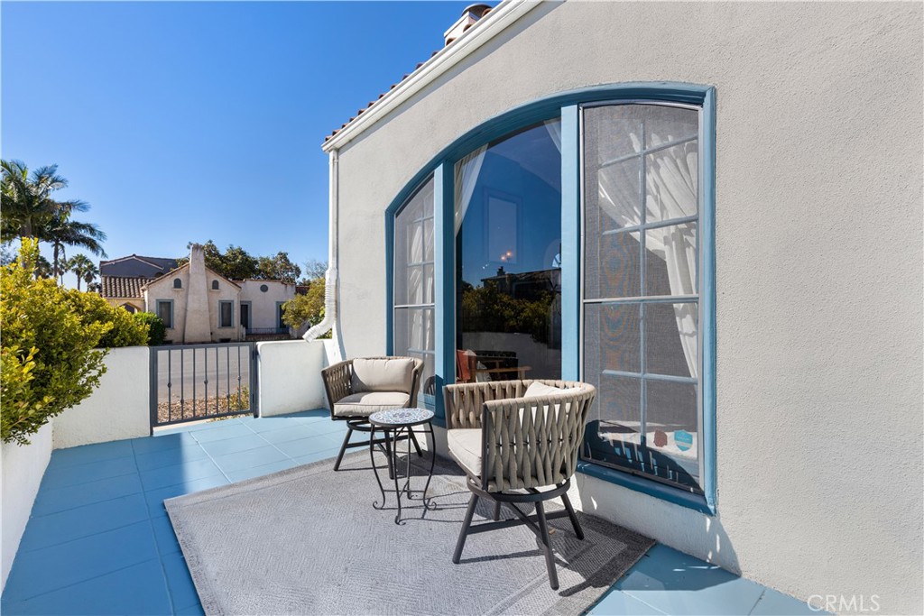 1569 S Orange Grove Avenue Property Photo 17
