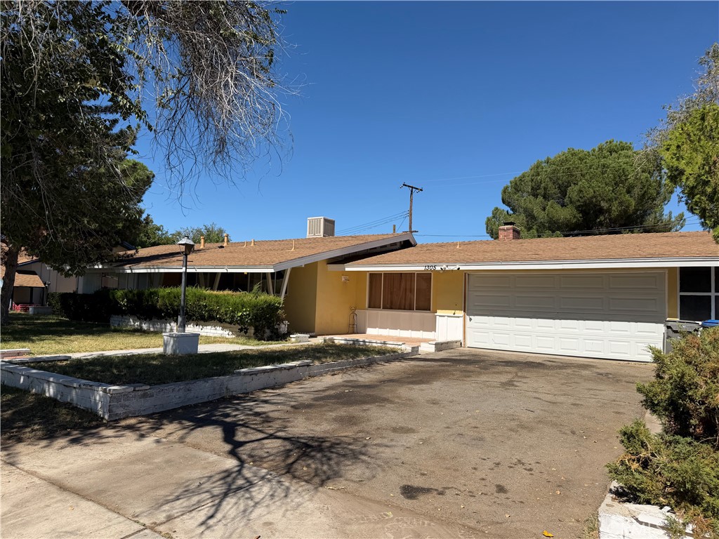 1305 Avenue J3 E Property Photo 2