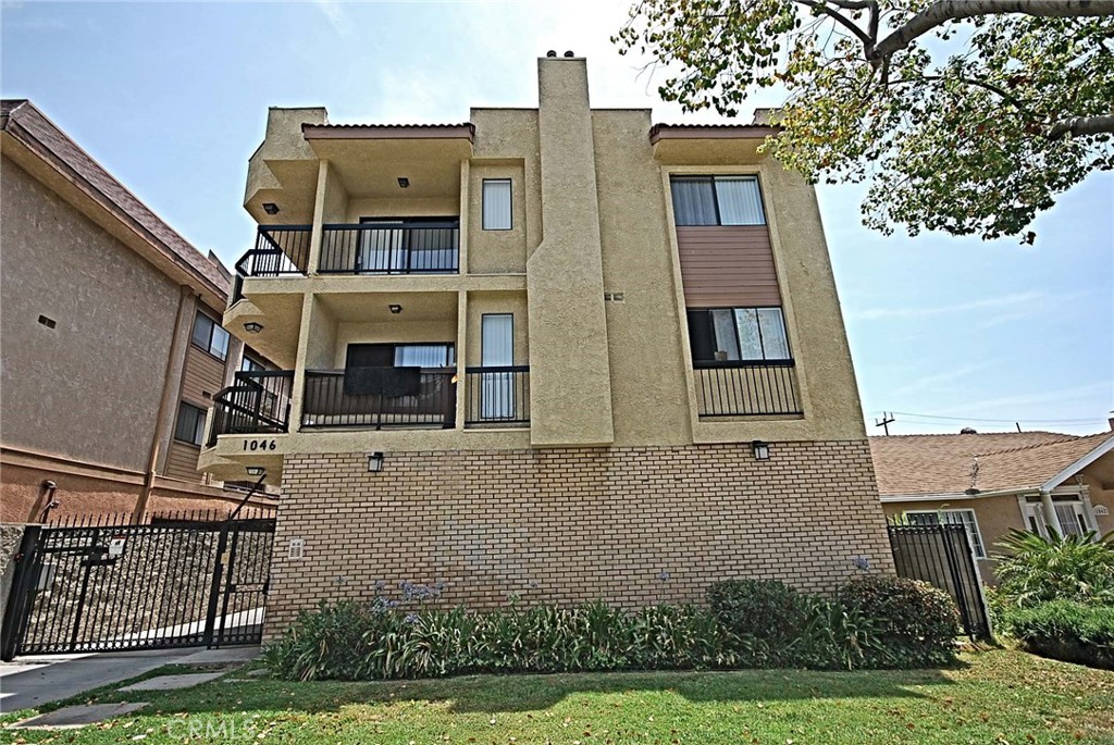 1046 Irving Avenue 101 Property Photo 1