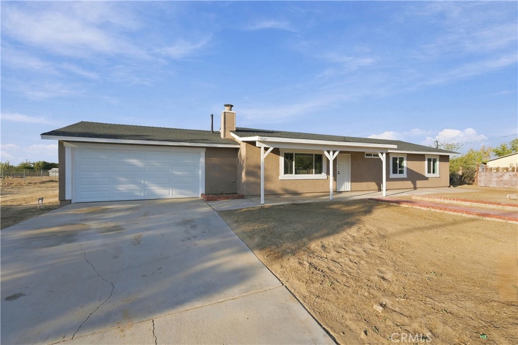 9523 E Avenue Q12 Property Photo 2