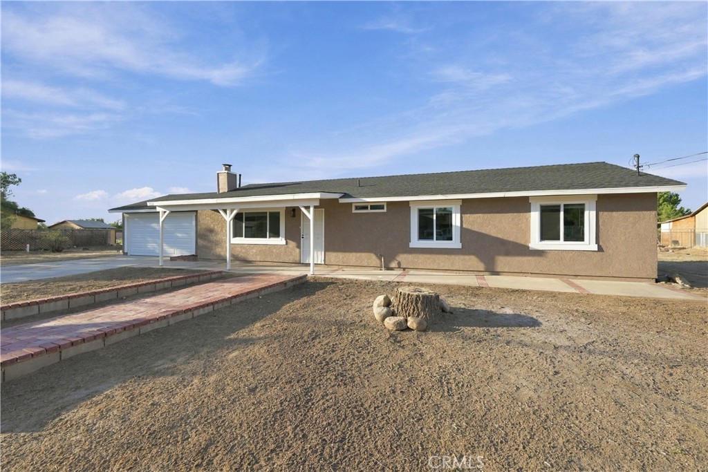 9523 E Avenue Q12 Property Photo 3