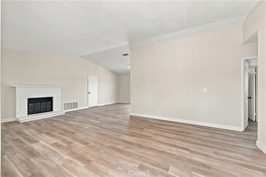 9523 E Avenue Q12 Property Photo 4