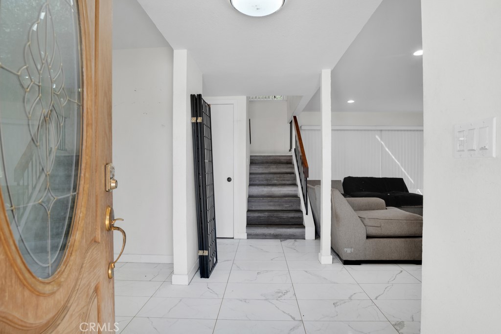 2491 Castlemont Court N Property Photo 4