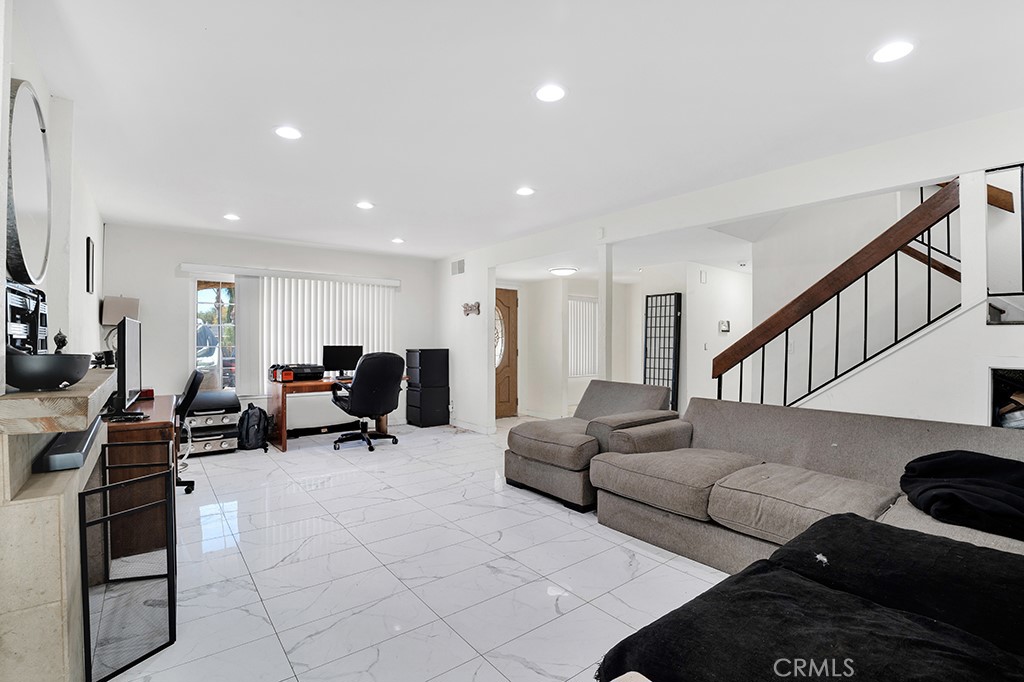 2491 Castlemont Court N Property Photo 7