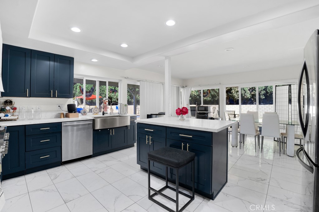 2491 Castlemont Court N Property Photo 8