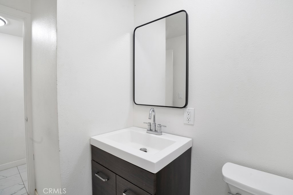 2491 Castlemont Court N Property Photo 13