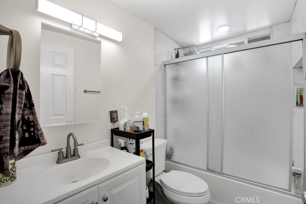 2491 Castlemont Court N Property Photo 16