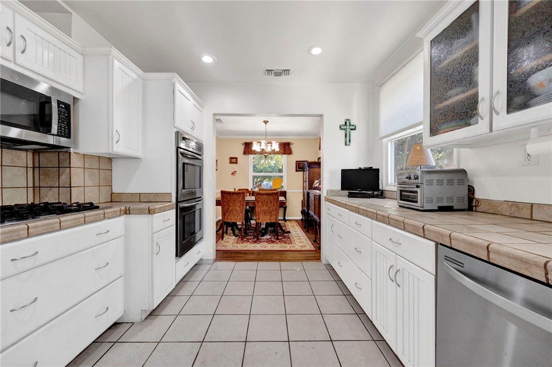 14013 Cohasset Street Property Photo 18
