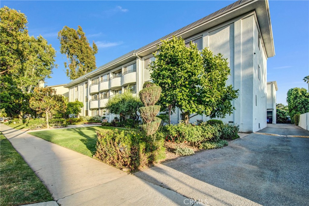 972 E California 304 Property Photo 1