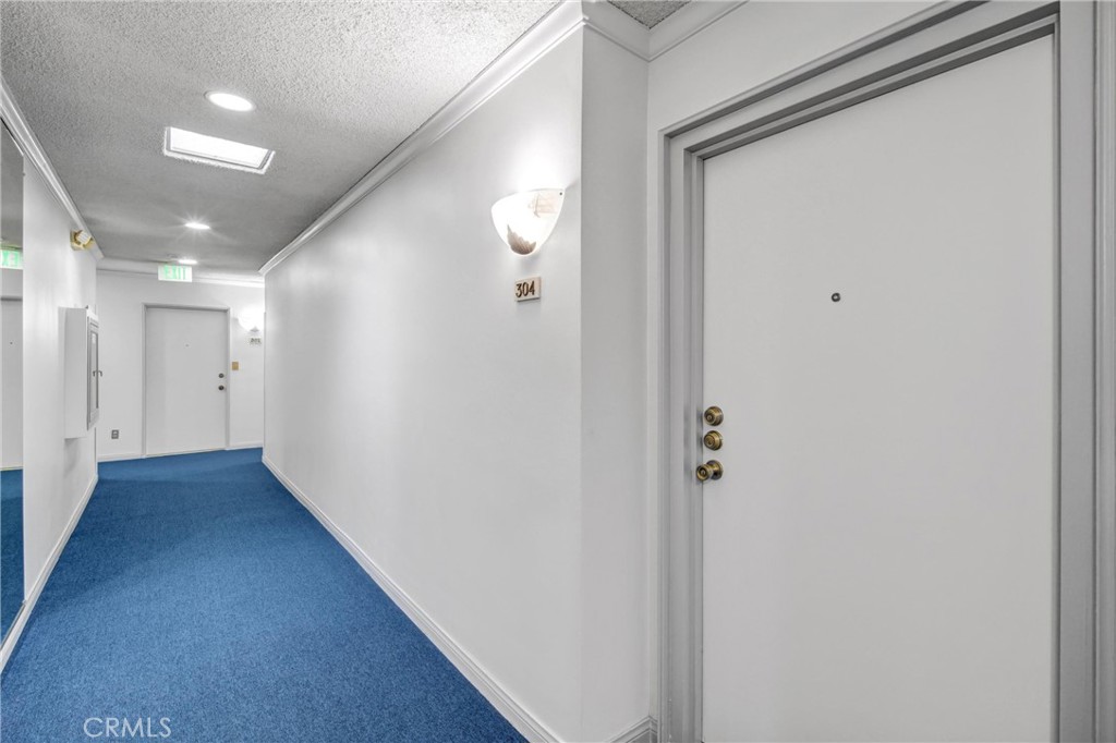 972 E California 304 Property Photo 6