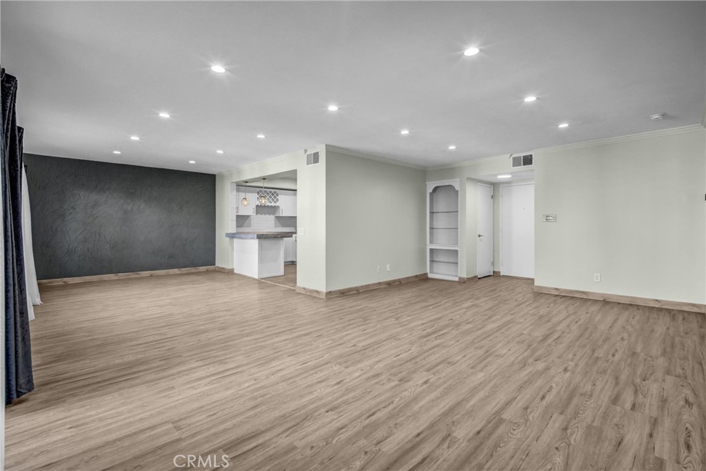 972 E California 304 Property Photo 8