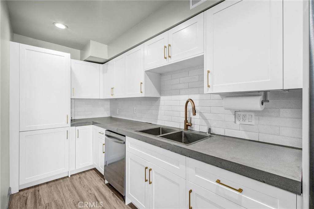 972 E California 304 Property Photo 18