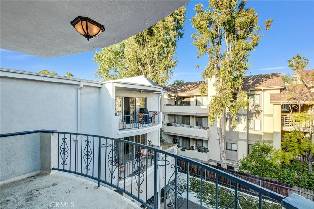 972 E California 304 Property Photo 34