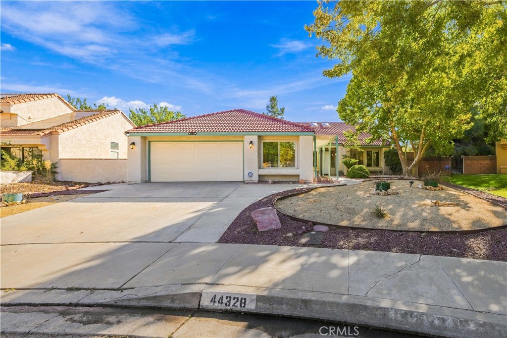 44328 Soft Avenue Property Photo 2