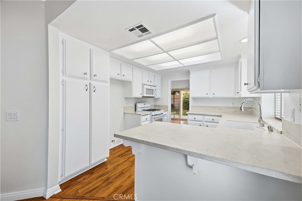 44328 Soft Avenue Property Photo 16