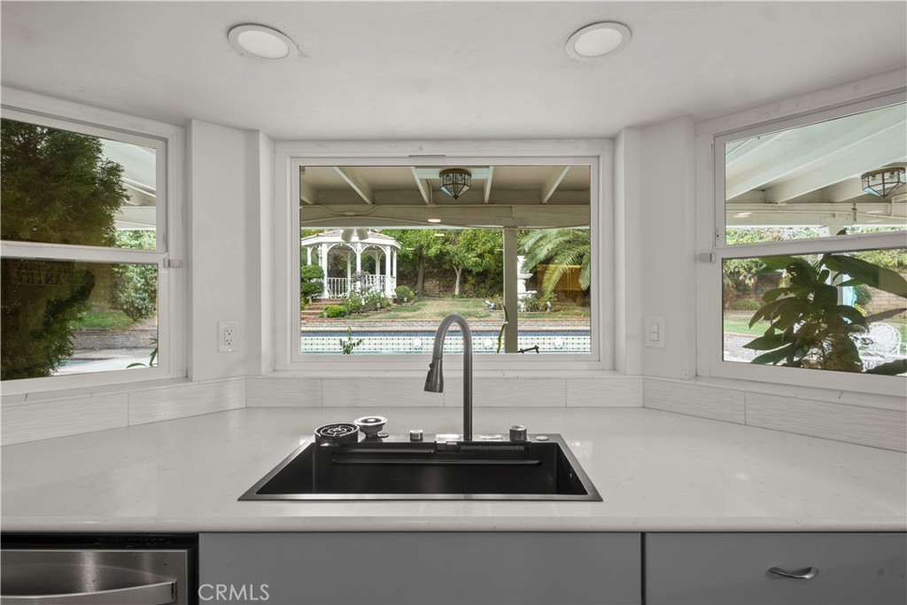 41529 Mission Drive Property Photo 15