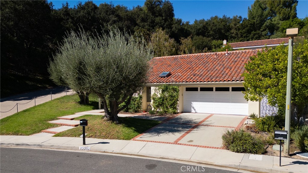 23252 Park Ensenada Property Photo 1