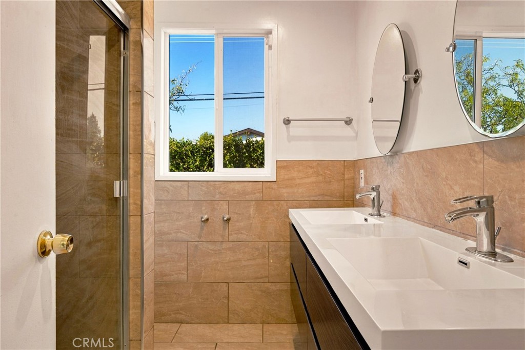 8857 Swinton Avenue Property Photo 14