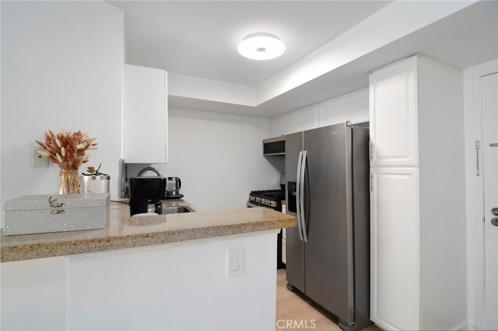 21400 Burbank Boulevard 202 Property Photo 8