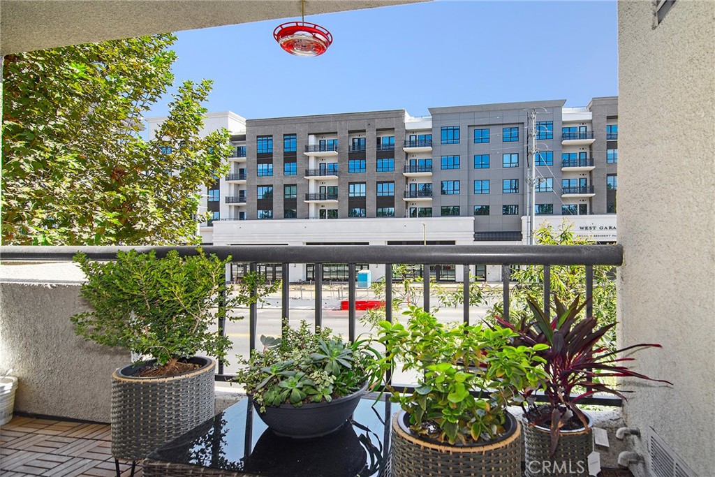 21400 Burbank Boulevard 202 Property Photo 17